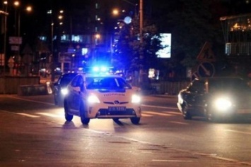 В Киеве неадекватная девушка бросалась под машины