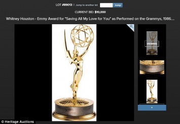 ТВ Академия требует вернуть им статуэтку Эмми, которую хотят продать родные Уитни Хьюстон