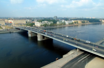 В Петербурге за ночь «переименовали» мост Кадырова