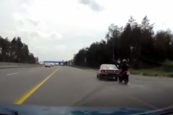 Появилось видео, как под Одессой сбили мотоциклиста (ВИДЕО)