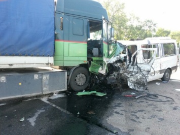 Причиной ДТП в Курской обл. с пятью жертвами стал микроавтобус, выехавший на встречку, - источник