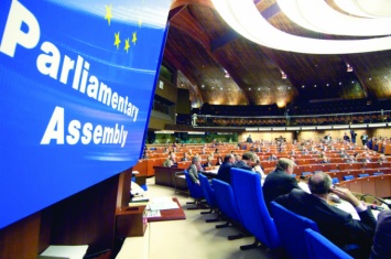 Украинские депутаты уже ненавидят Францию и гавкают на Италию