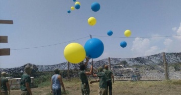 Бойцы крымскотатарского батальона отправили воздушные послания оккупантам (ФОТО)
