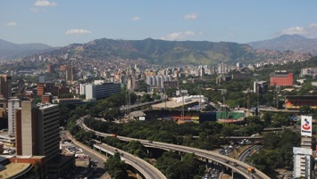 Оппозиция Венесуэлы собрала подписи для референдума против Мадуро