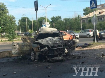 Автомобиль в Харькове врезался в автобус и загорелся