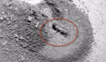 Ученые: На поверхности Марса есть норы гигантских подземных червей