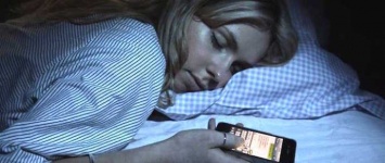 Использование смартфона по ночам вызывает временную слепоту