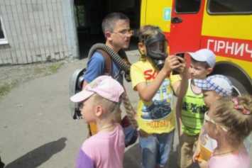 Ребята из пришкольного лагеря НВК №4 «Радужное сияние» посетили ВГСЧ Доброполья