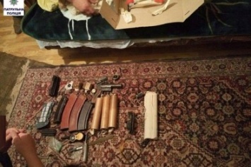 В наркопритоне николаевские патрульные обнаружили оружейный склад
