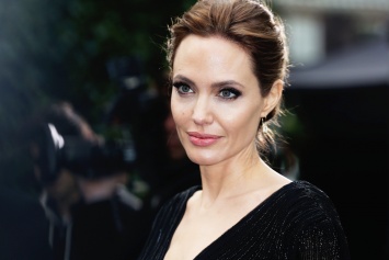 Джоли расстается с недвижимостью во Франции ради политической карьеры в Британии