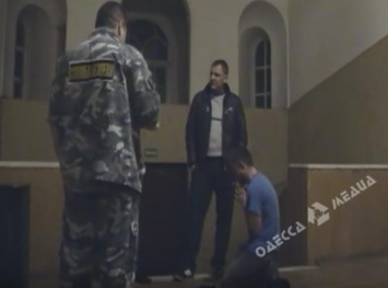 Одесский полицейский, издевавшийся над задержанным, уволен