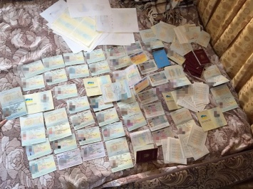 В Киеве разоблачена преступная группировка, подделывающая документы (фото)