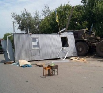 В зоне АТО военный тягач протаранил блокпост - погиб боец полка "Миротворец"