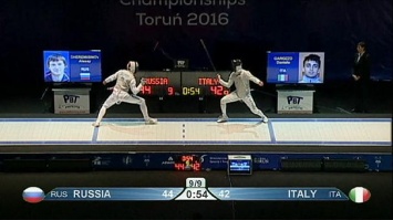 Российские фехтовальщики выиграли два "золота" на чемпионате Европы