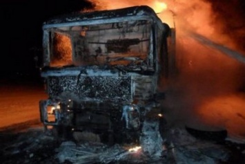 В Киеве сгорела фура, есть пострадавший