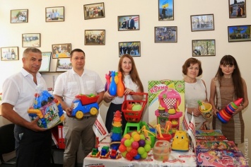 Депутаты Коминтерновского района от БППС передали подарки детям в зону АТО (политика)