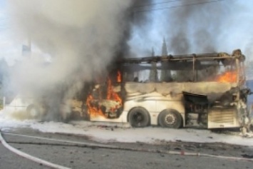 На трассе Алушта-Симферополь сгорел туристический автобус