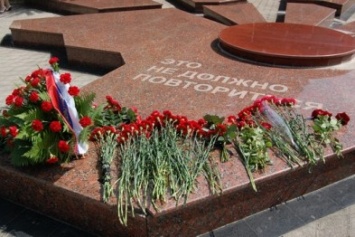 Сегодня в Симферополе почтили память армян, болгар и греков - жертв депортации из Крыма (ФОТО)