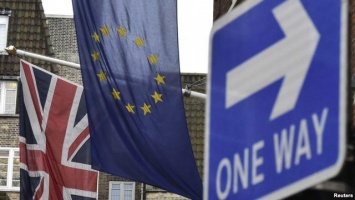 Евроскептики Франции и Голландии призвали провести референдум по выходу из ЕС