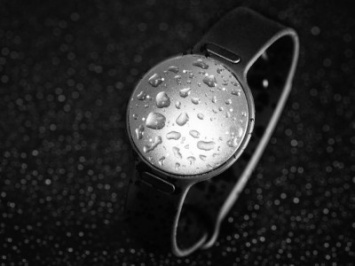 Misfit совместно со Speedo выпустил «умные» часы для пловцов