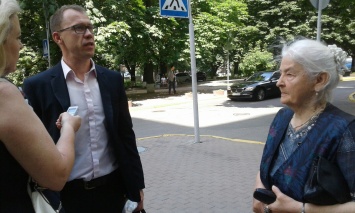 Луценко вновь отказался принимать мать Олеся Бузины без объяснения причин