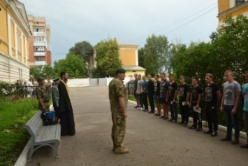 На Сумщине в ряды Госпогранслужбы Украины отправили первых 16 призывников (ФОТО)