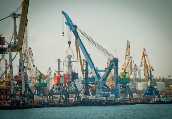 Кабмин снизил на 50% ставку портовых сборов для транзита через морпорты Украины