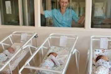 Одесситы передают подгузники и вещички счастливой маме, родившей пятерых детей