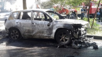 В центре Запорожья взорвалась и сгорела «Тойота» (ФОТО)