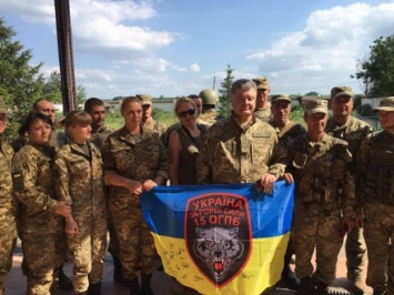 Президент посетил позиции ВСУ возле Донецкого аэропорта