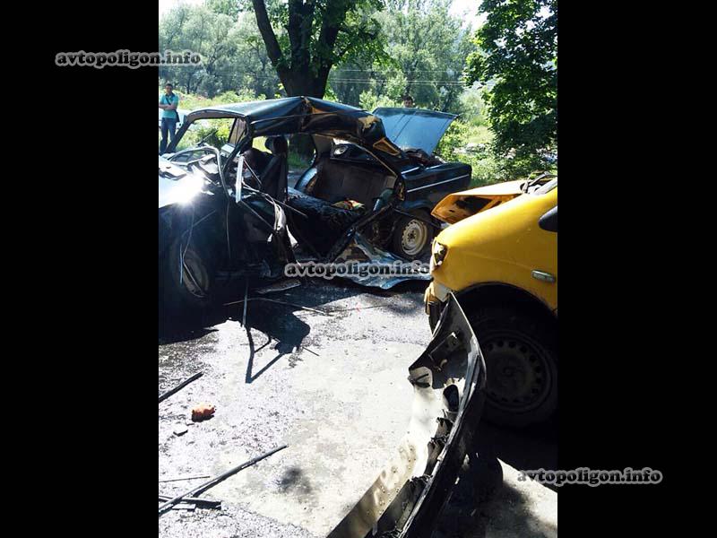 ДТП на Закарпатье: в столкновении ВАЗ-2106 с Mercedes-Benz Vito погибли двое. ФОТО
