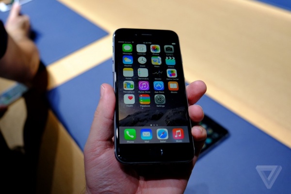 В 2016 году Apple выпустит новую модель 4-дюймового iPhone