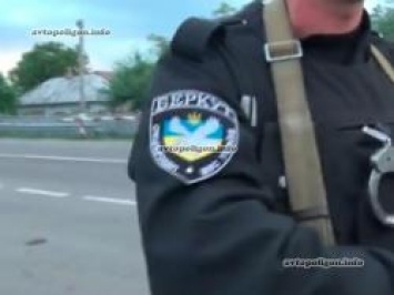 В Черновцах на дороги снова вышли сотрудники "Беркута"? ВИДЕО
