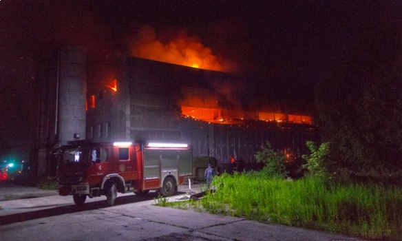 Во Львовской обл. горели склады, - очевидцы
