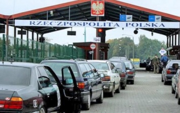 На границе с Польшей в очередях стоят более 800 машин