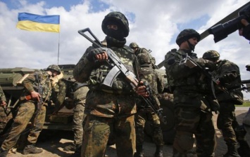 Боевики обстреляли силы АТО на Луганском направлении, трое военных ранены