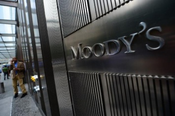 Moody's снизило прогноз по рейтингу Британии со "стабильного" на "негативный"