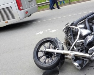 На выезде из Санкт-Петербурга насмерть разбился байкер на Yamaha