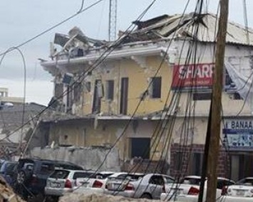 Террористы атаковали отель в столице Сомали: много жертв и раненых (ФОТО)