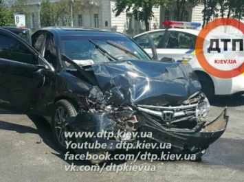 В результате ДТП в Киеве пострадал водитель иномарки