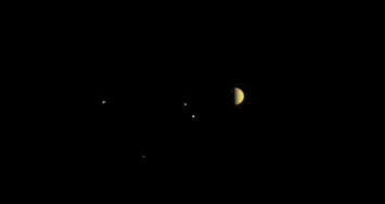 Аппарат Juno передал на Землю первый снимок Юпитера и его спутников