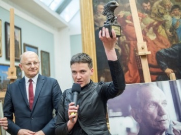 Н.Савченко вручили премию за честь и достоинство в Польше