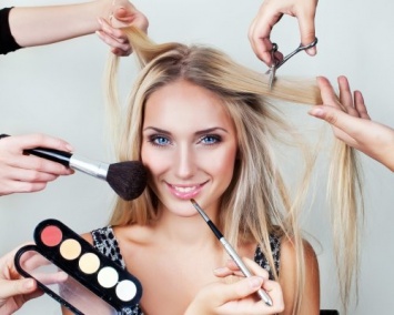 Ученые рассказали о воздействии макияжа на женщин и мужчин
