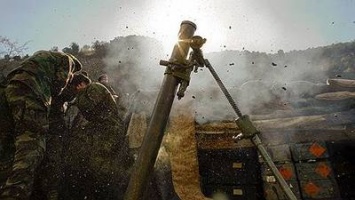 Боевики, прикрываясь мирным населением, трижды обстреляли силы АТО у Троицкого, - пресс-центр