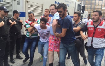 В Турции полиция вновь разогнала ЛГБТ-марш, есть задержанные
