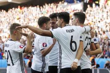 Германия разгромила Словакию и вышла в четвертьфинал Евро-2016