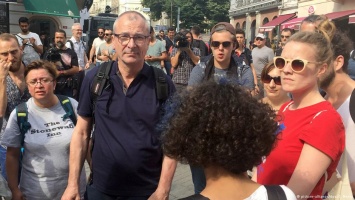 На гей-параде в Стамбуле временно задержали немецких политиков