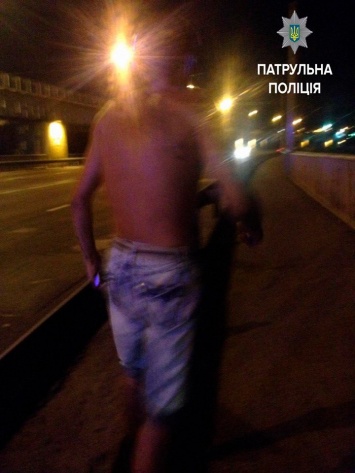 В Запорожье полицейские не дали мужчине прыгнуть с дамбы ДнепроГЭС