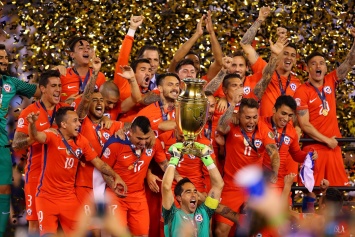 Футбол: Чили обыграла по пенальти Аргентину в финале Копа Америка