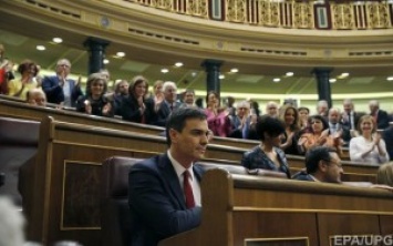На досрочных парламентских выборах в Испании победу одержала правящая партия, но большинство она не получила